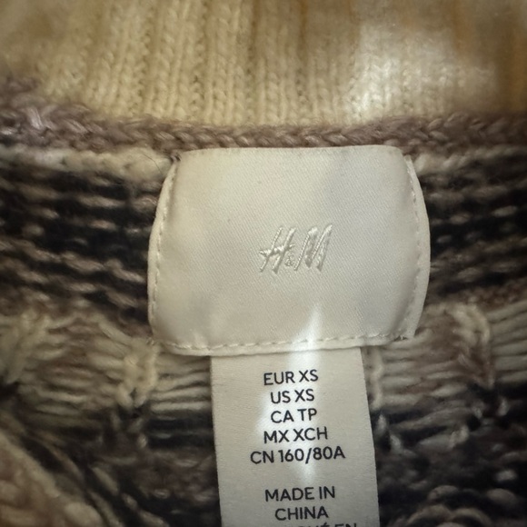 H&M Brown and Cream Turtleneck Sweater - Picture 3 of 3
